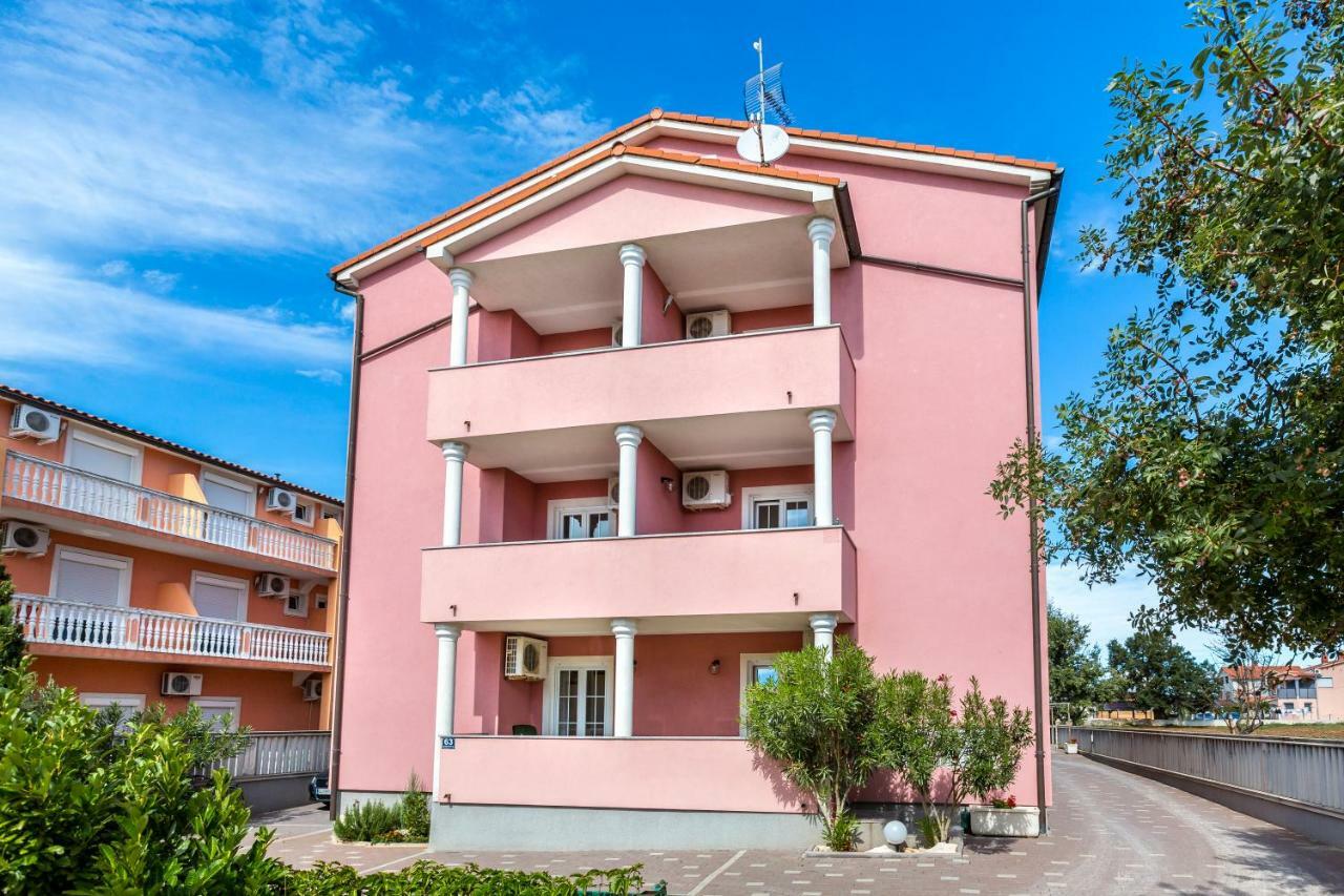 Apartmani Diana メドゥリン エクステリア 写真